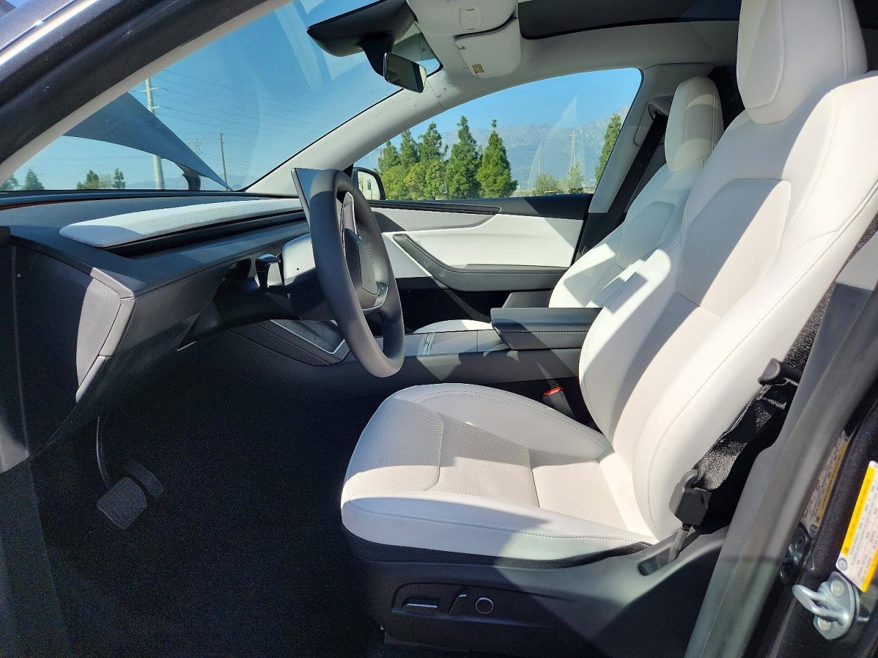 2026 TESLA MODEL Y