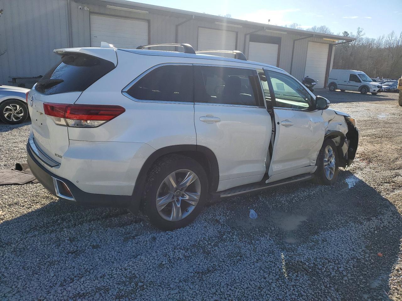 2017 TOYOTA HIGHLANDER