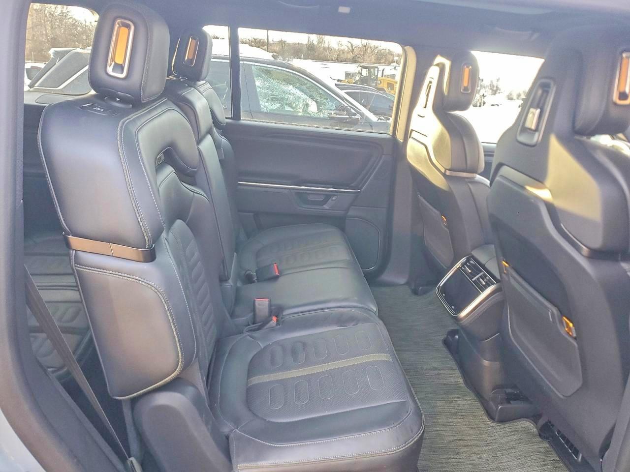2025 RIVIAN R1s