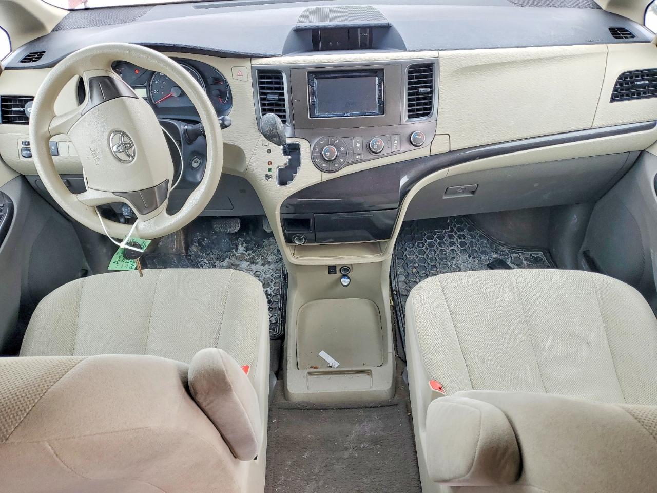 2012 TOYOTA SIENNA