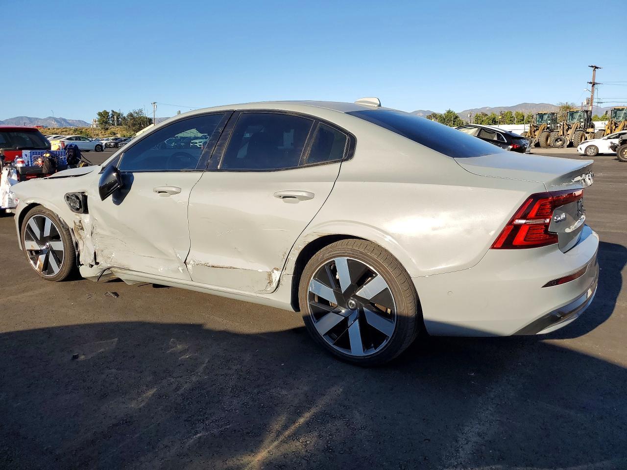 2024 VOLVO S60