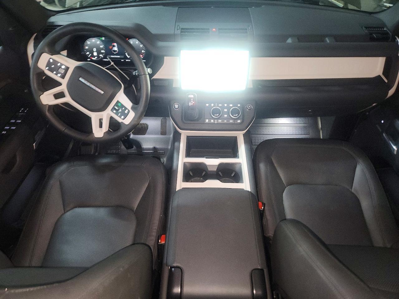 2025 LAND ROVER Defender
