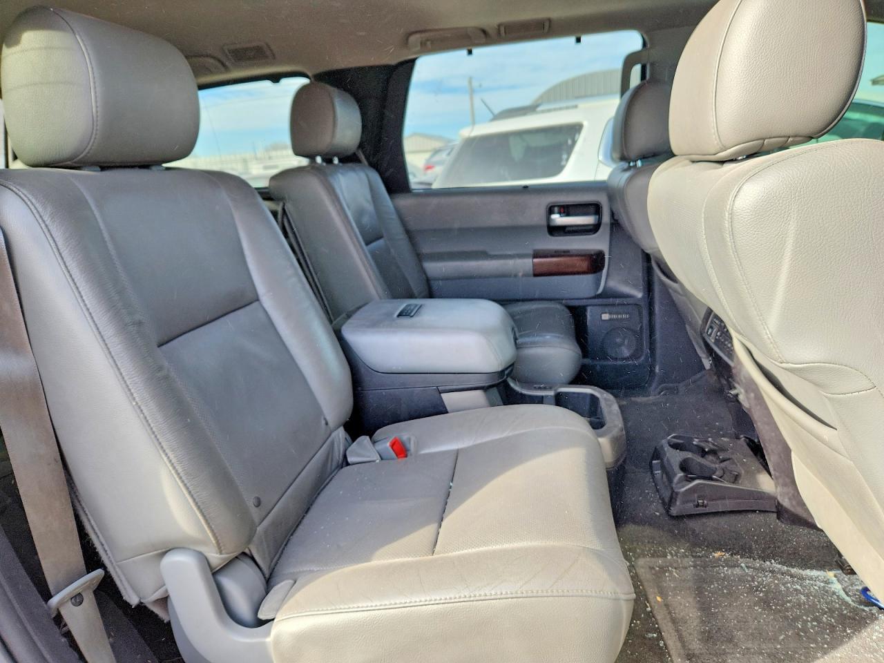 2015 TOYOTA Sequoia