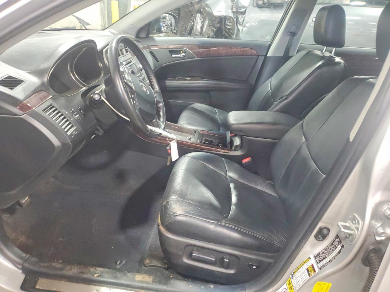 2011 TOYOTA Avalon