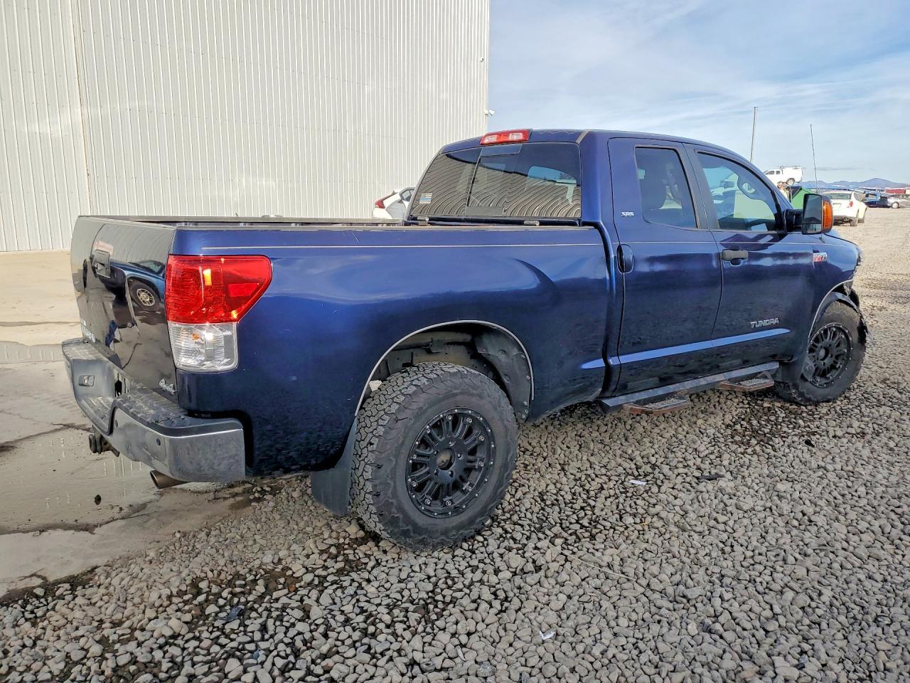 2011 TOYOTA TUNDRA