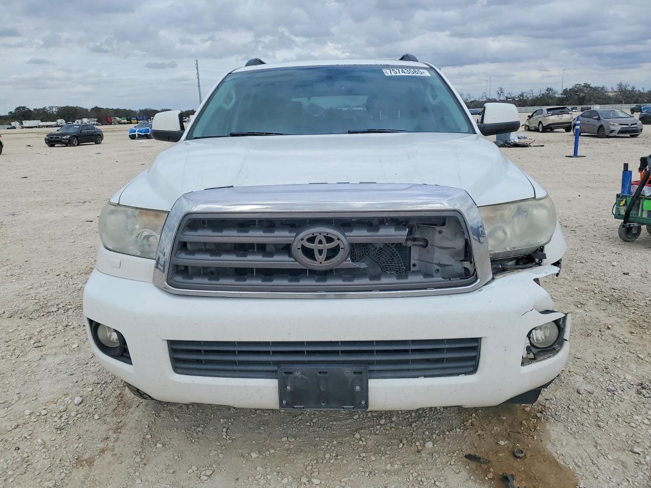 2013 TOYOTA Sequoia