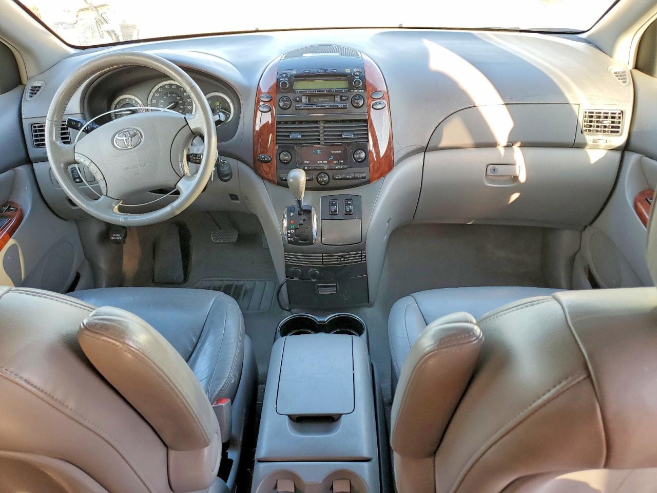 2004 TOYOTA SIENNA