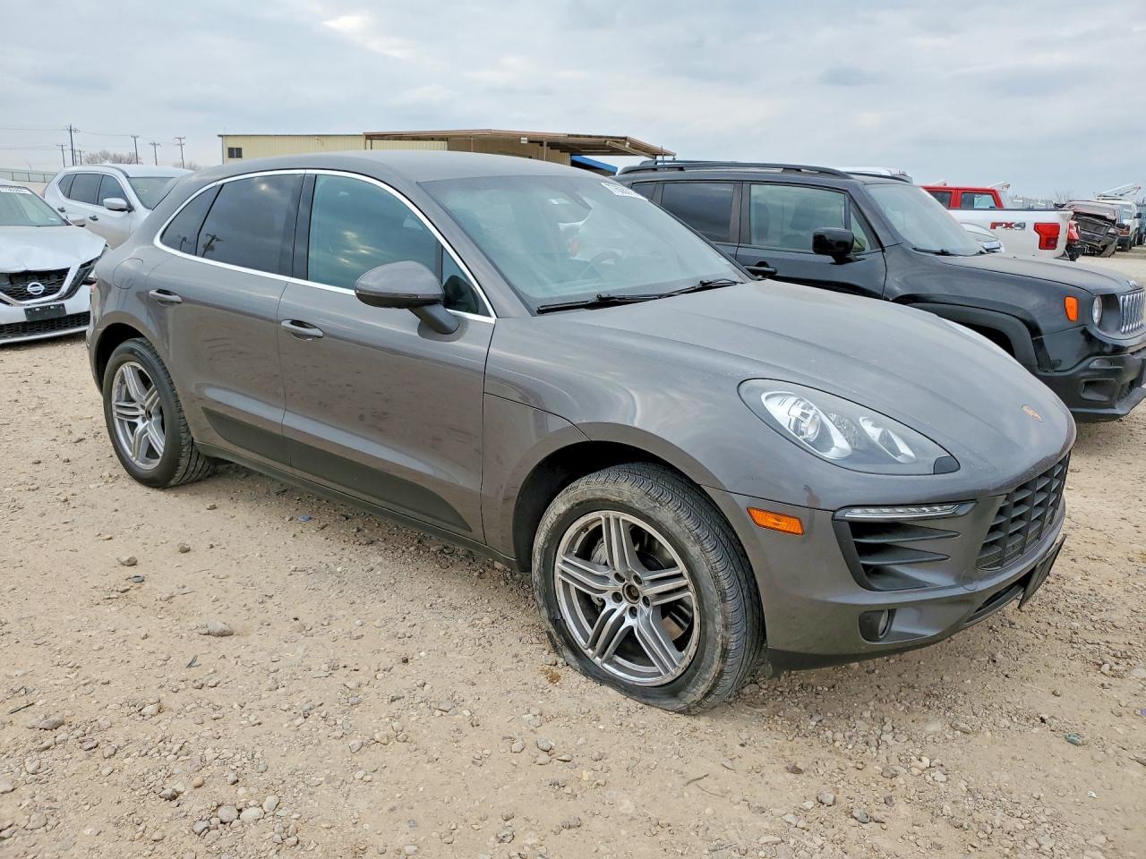 2016 PORSCHE Macan