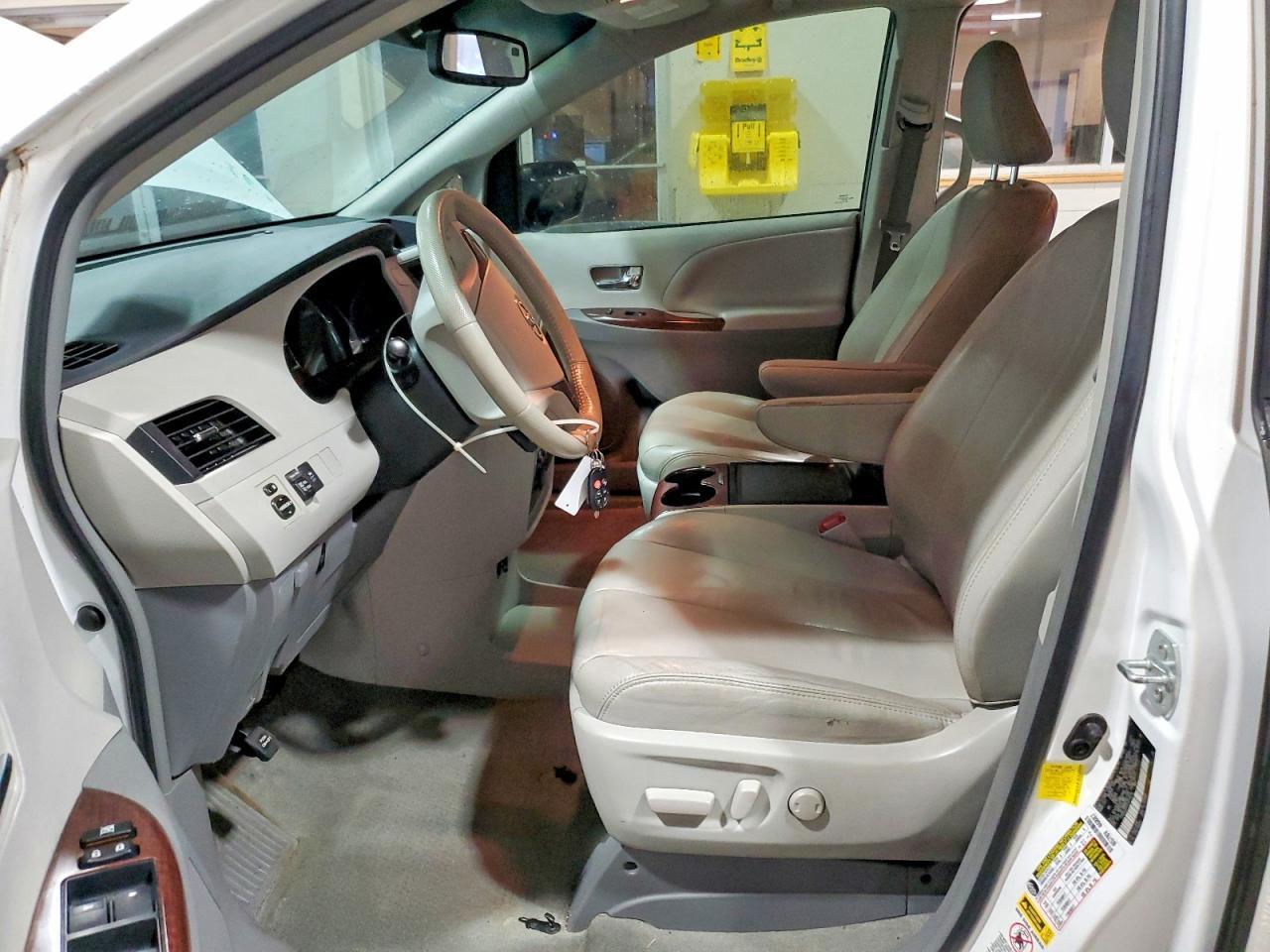 2012 TOYOTA SIENNA