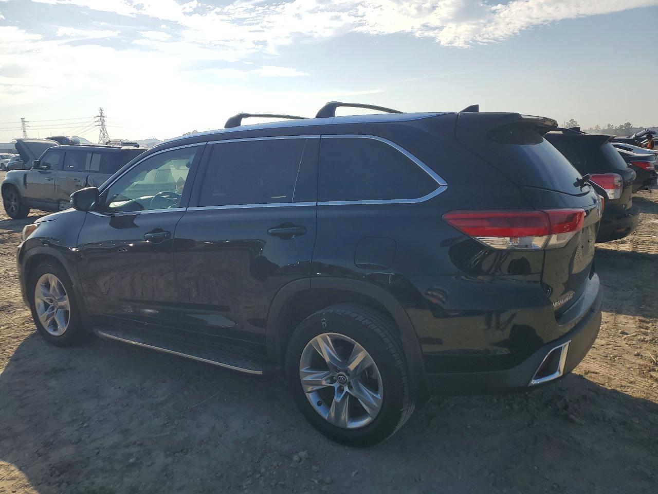2017 TOYOTA HIGHLANDER