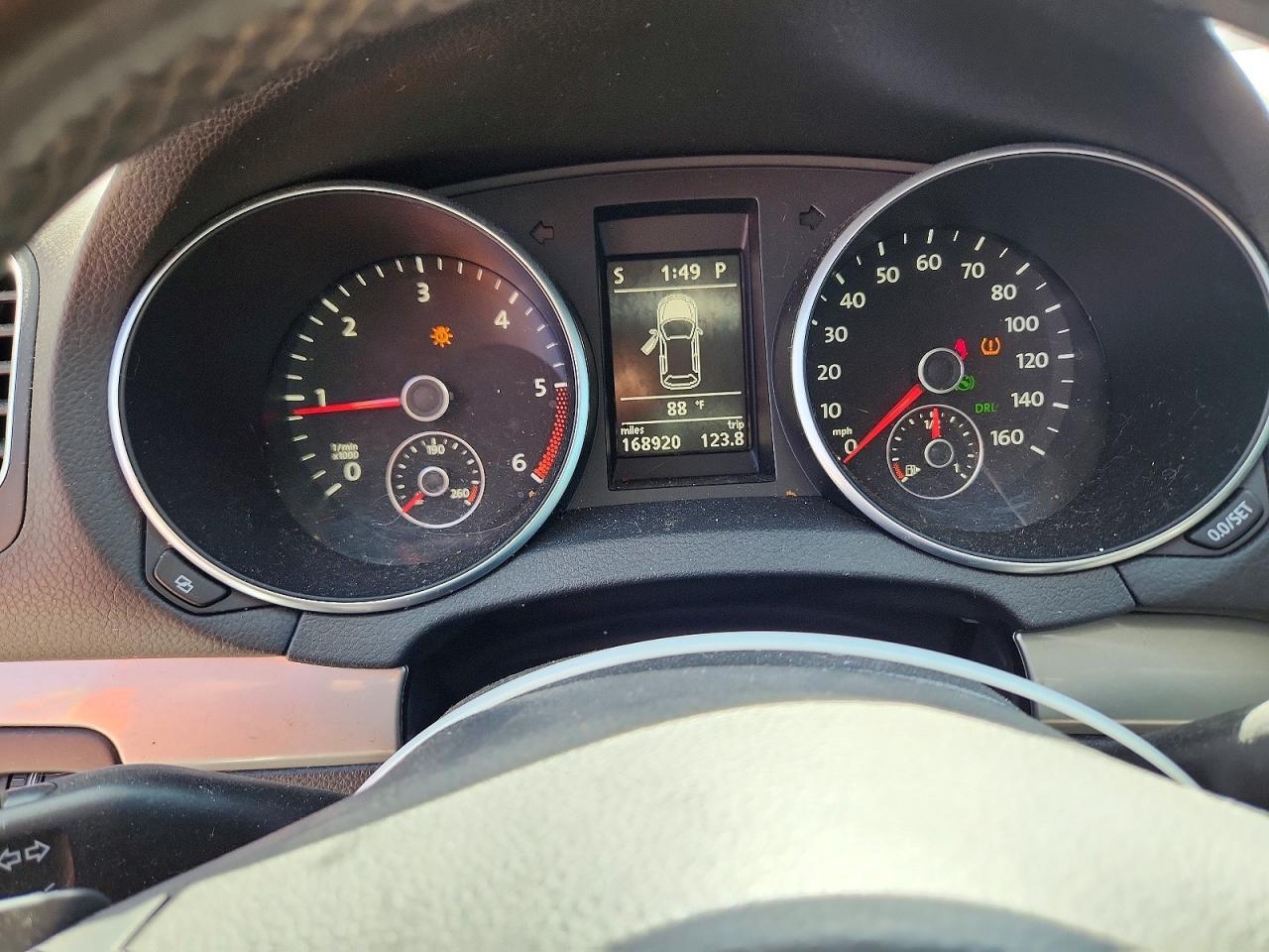 2011 VOLKSWAGEN GOLF