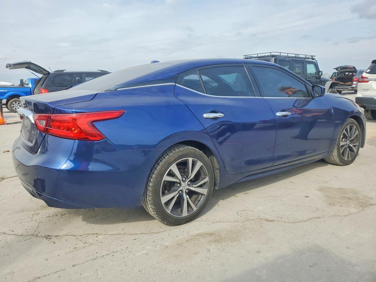 2016 NISSAN Maxima