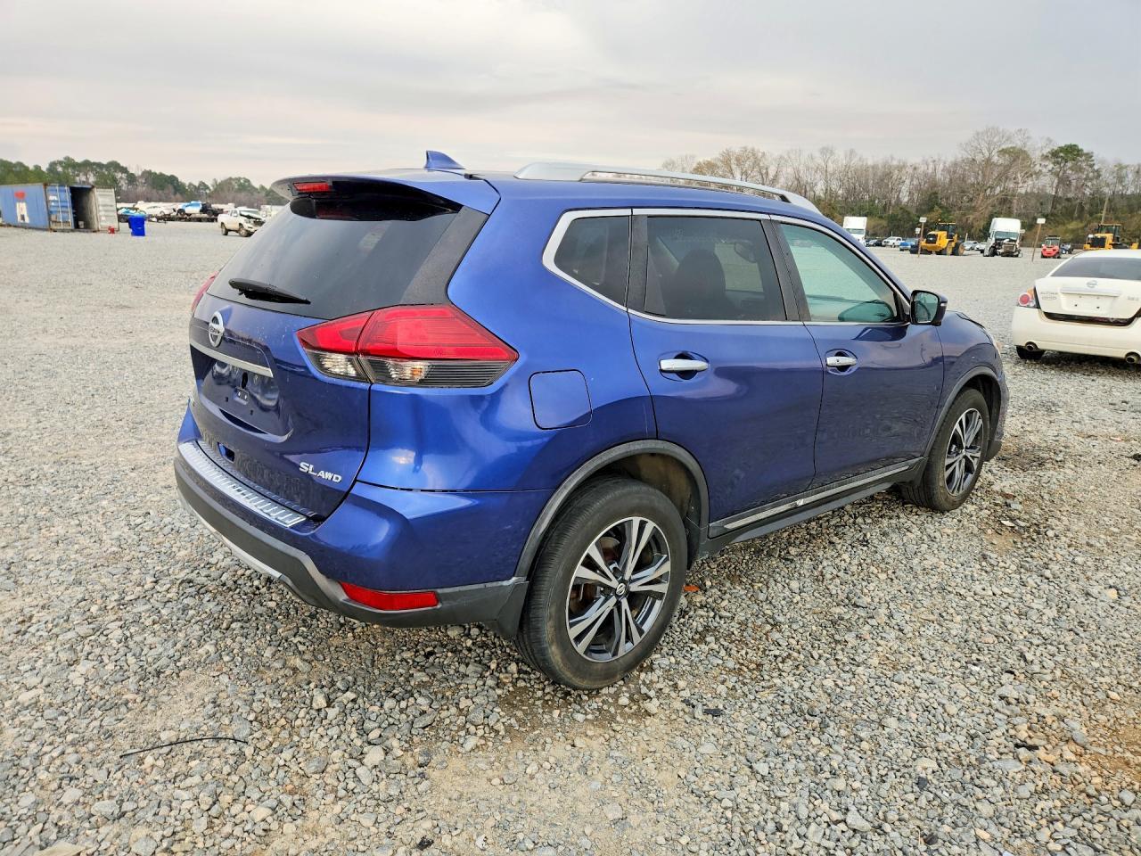 2017 NISSAN ROGUE