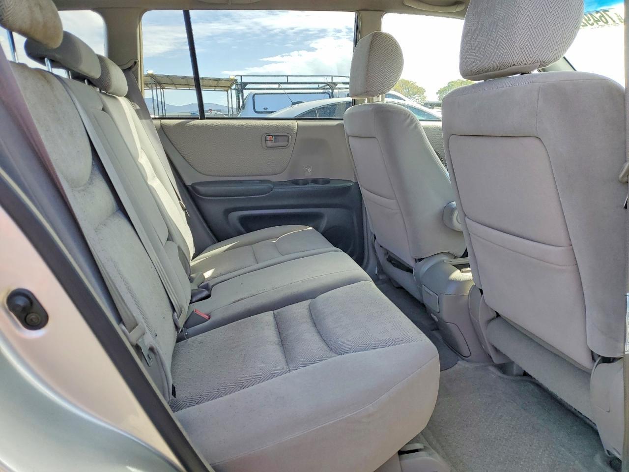 2002 TOYOTA HIGHLANDER