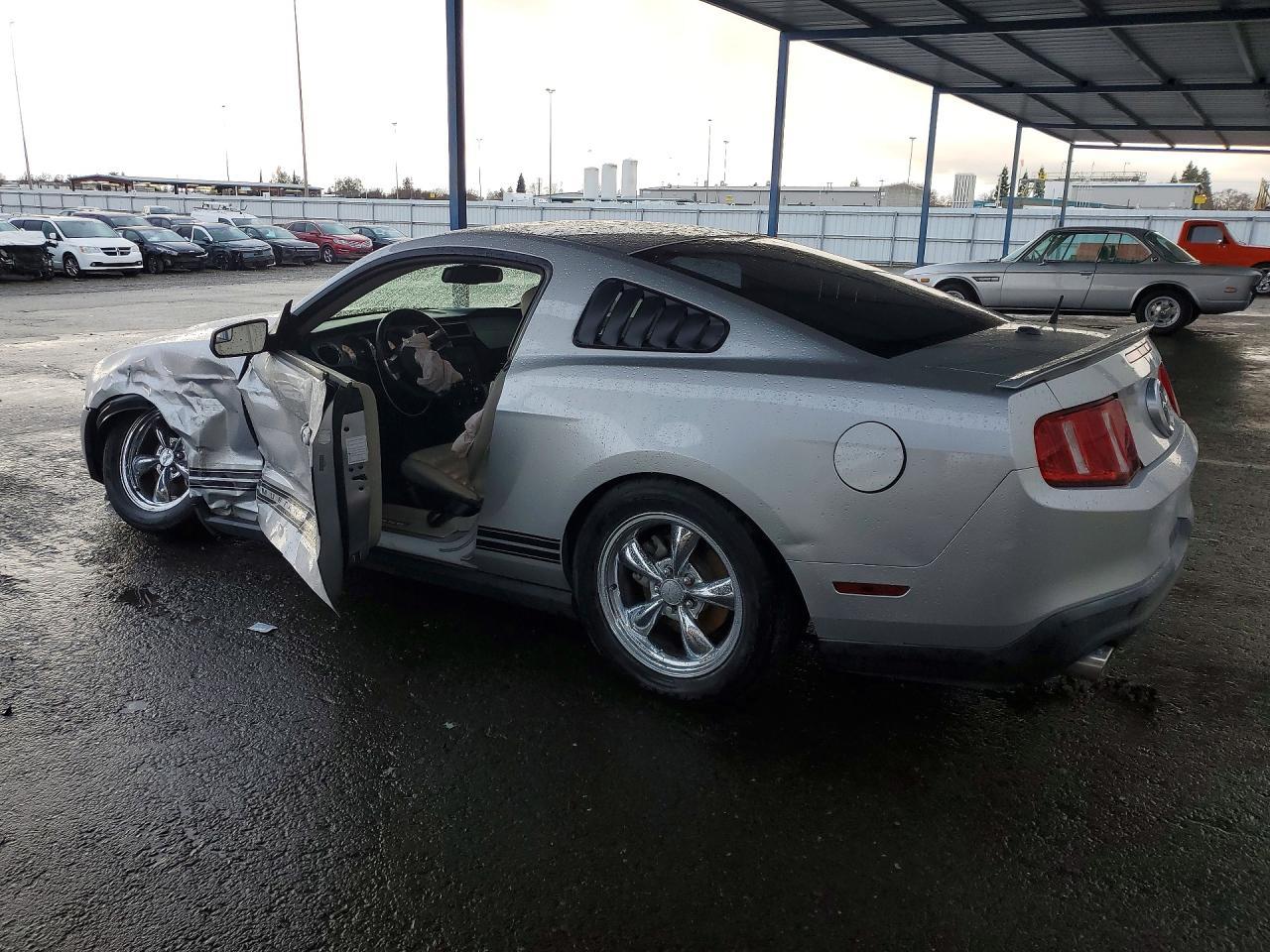 2011 FORD MUSTANG