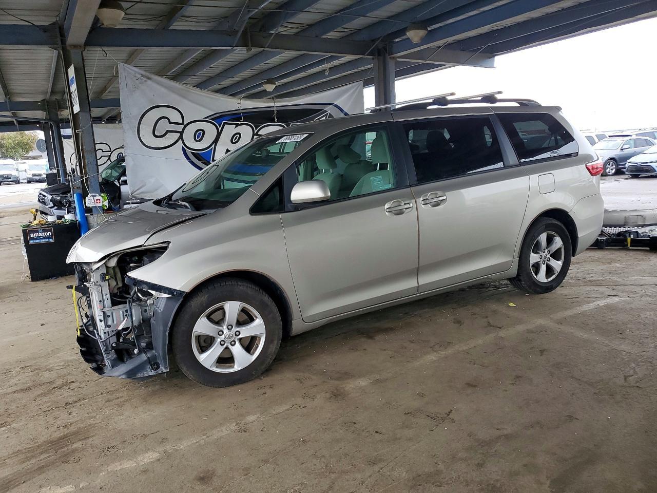 2016 TOYOTA SIENNA
