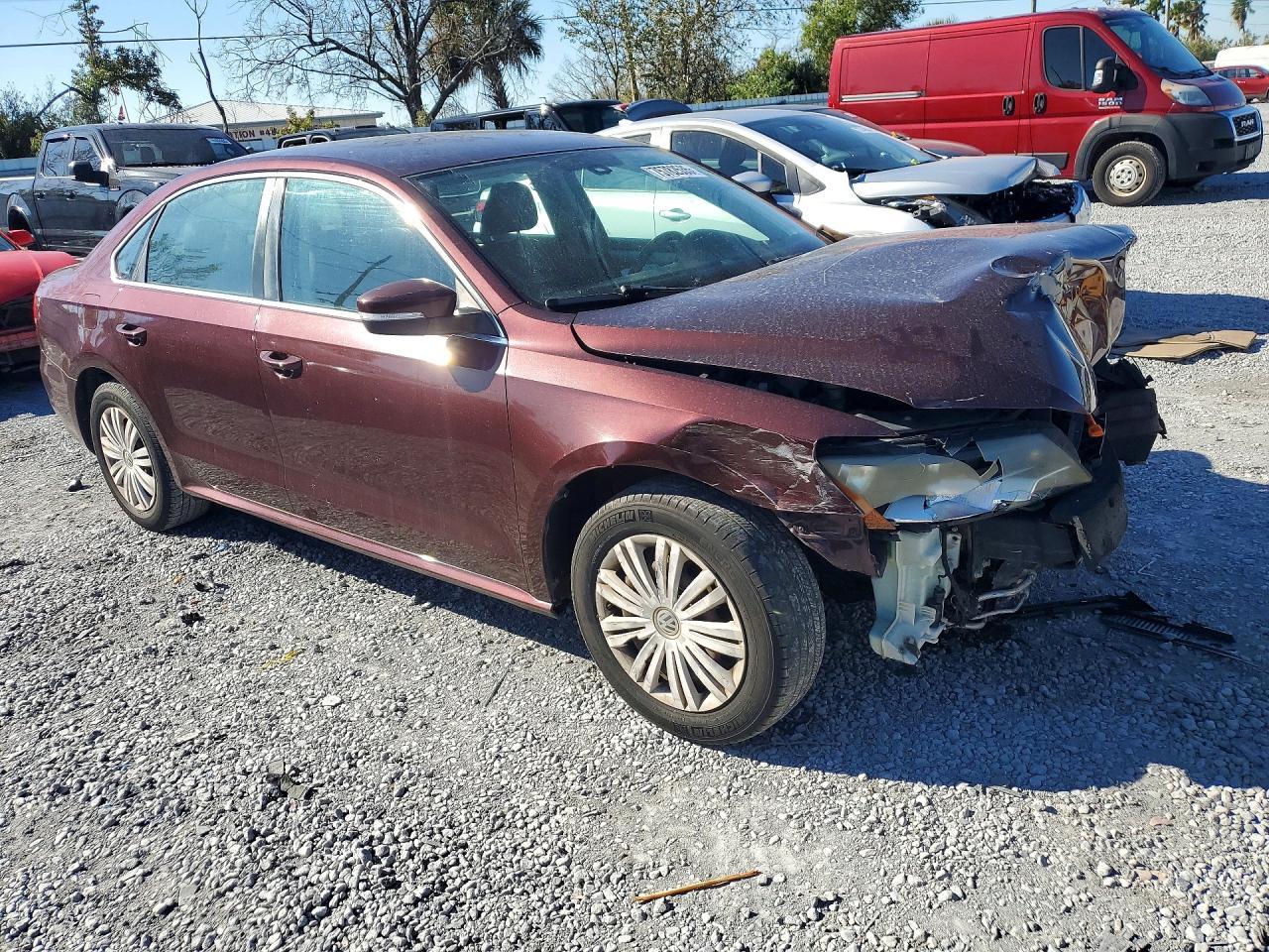 2013 VOLKSWAGEN Passat