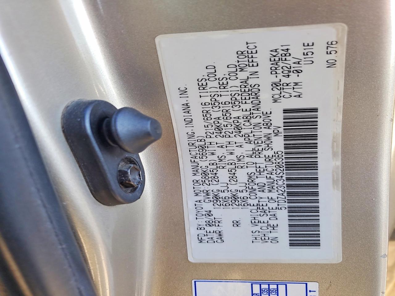 2004 TOYOTA SIENNA