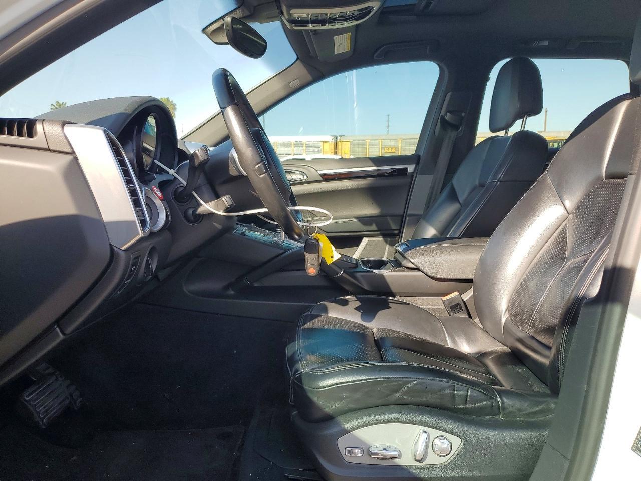 2014 PORSCHE CAYENNE