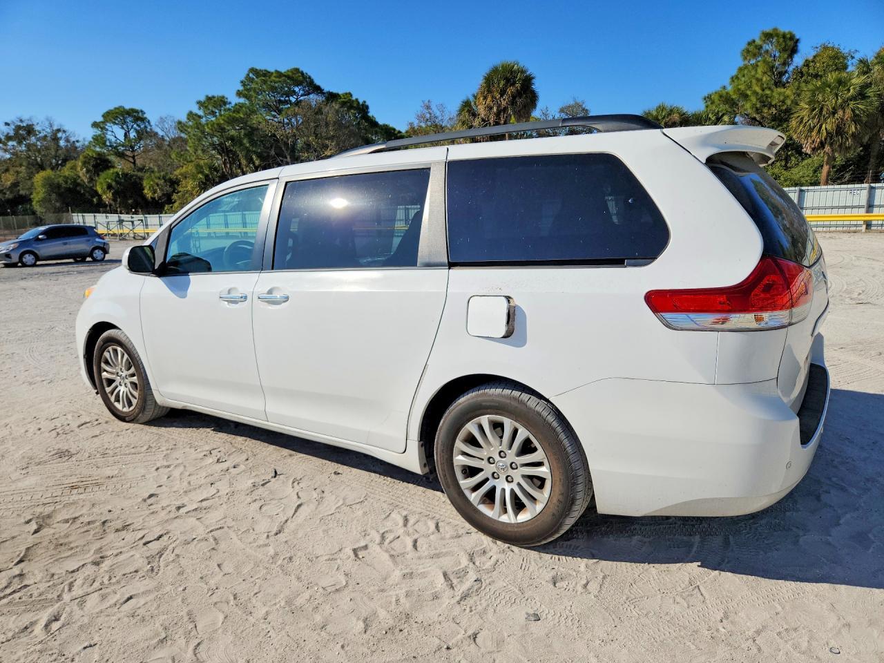 2013 TOYOTA SIENNA