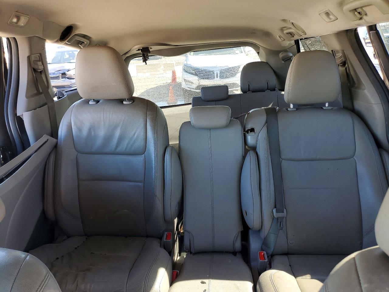 2016 TOYOTA SIENNA