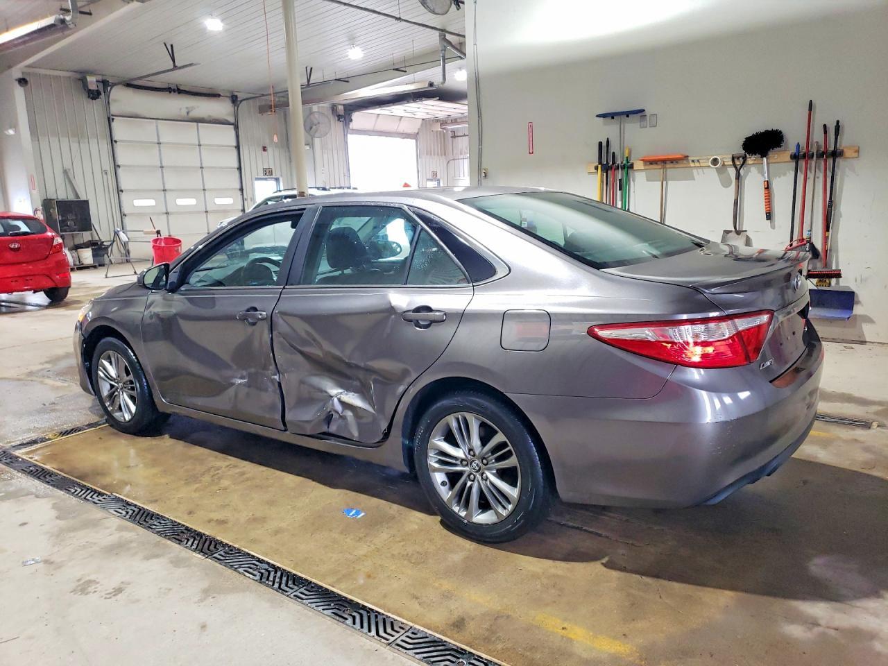 2016 TOYOTA CAMRY