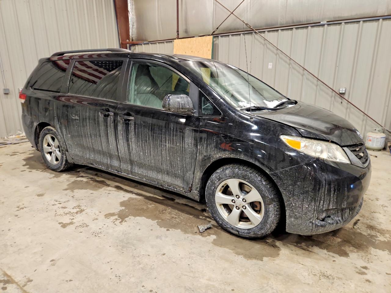 2011 TOYOTA SIENNA