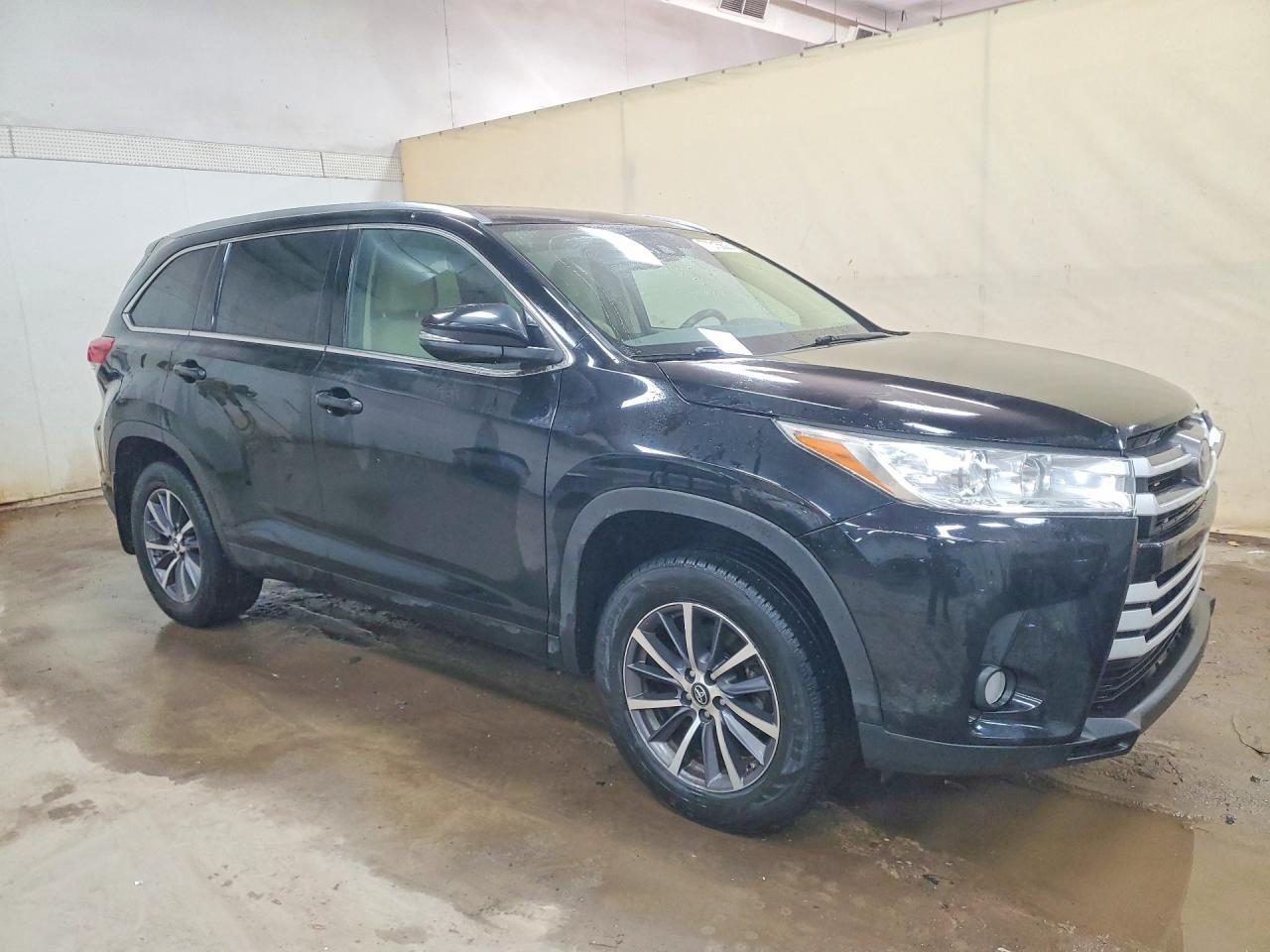 2017 TOYOTA HIGHLANDER