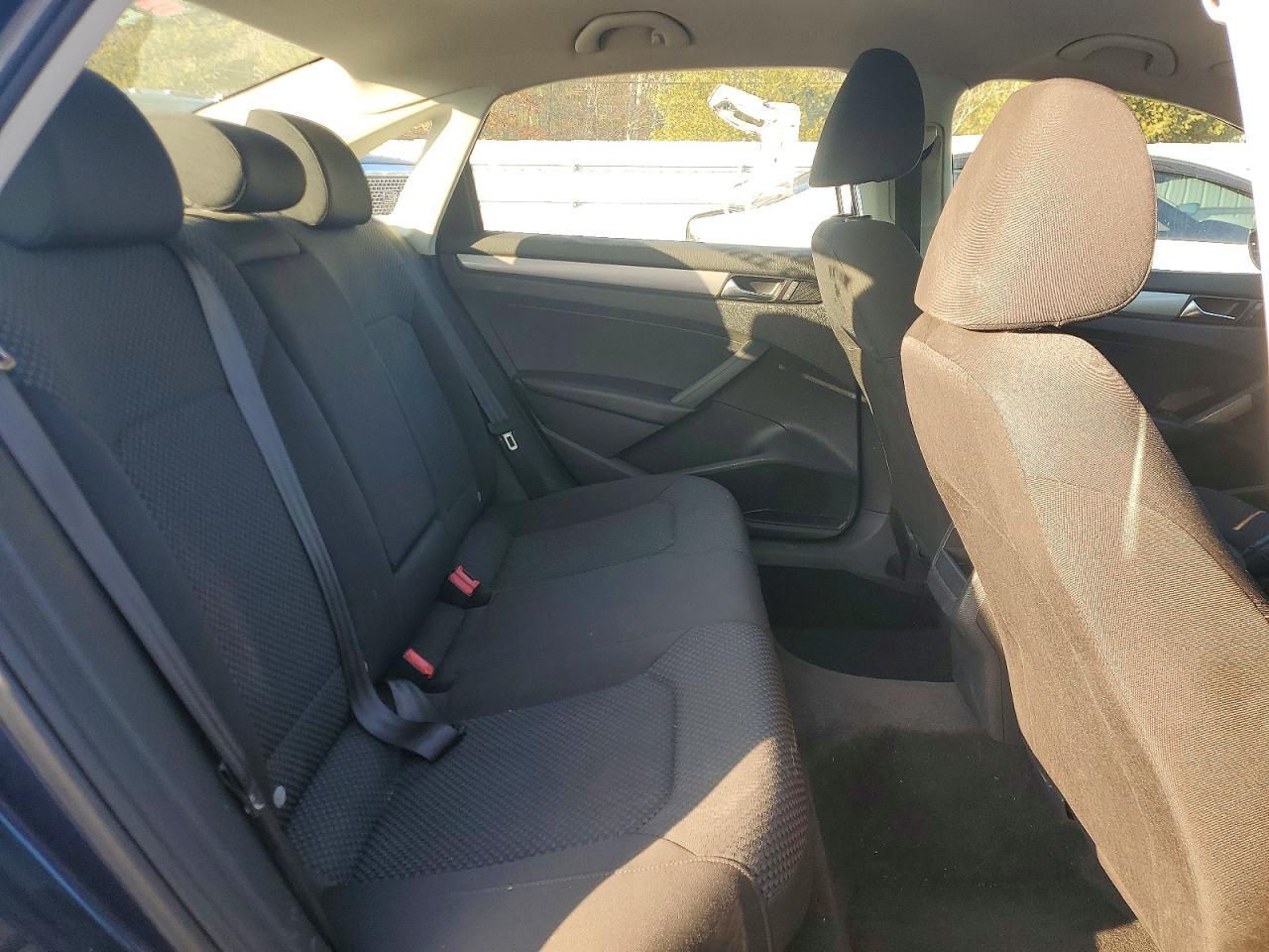 2012 VOLKSWAGEN Passat