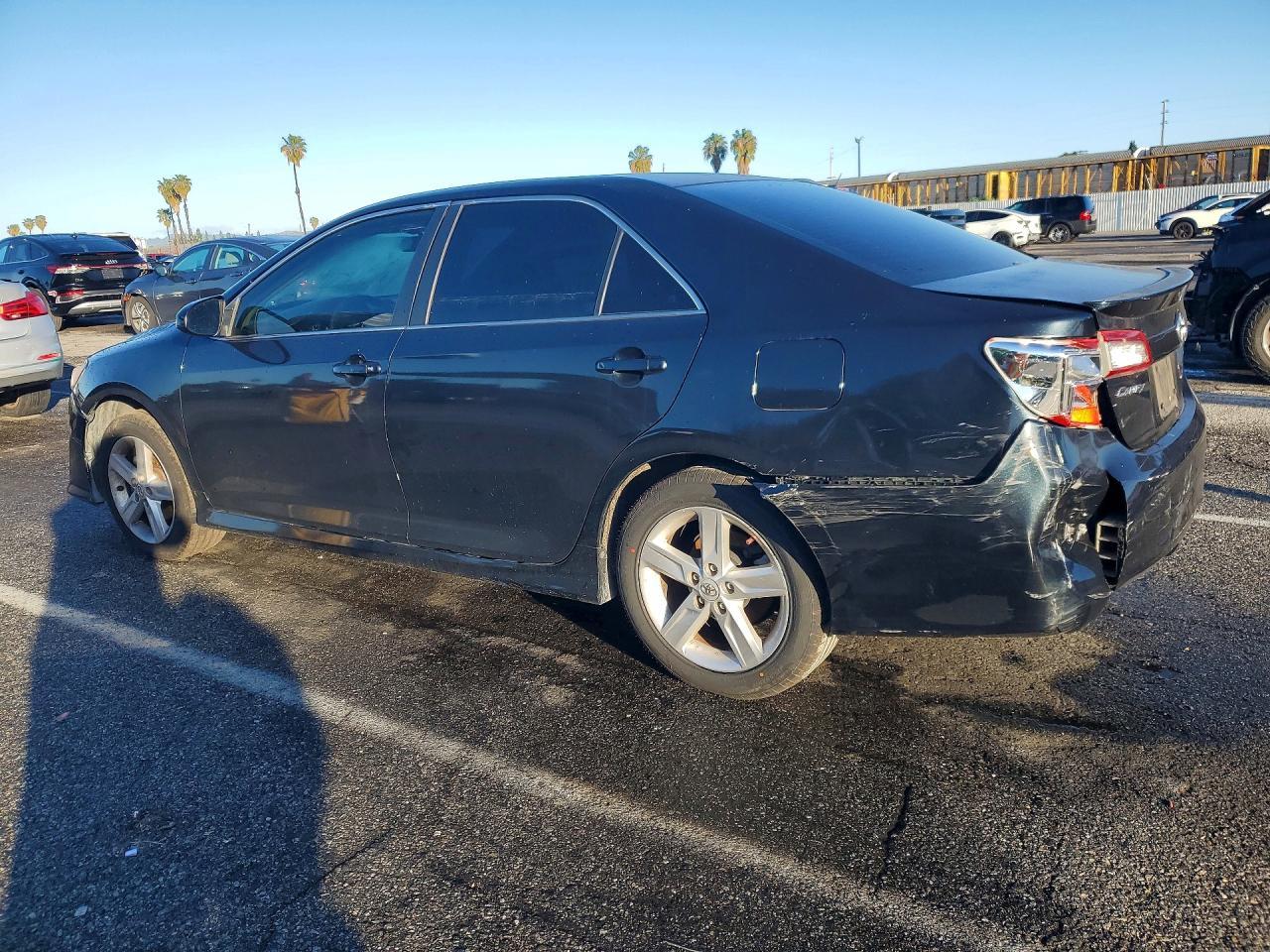 2014 TOYOTA CAMRY