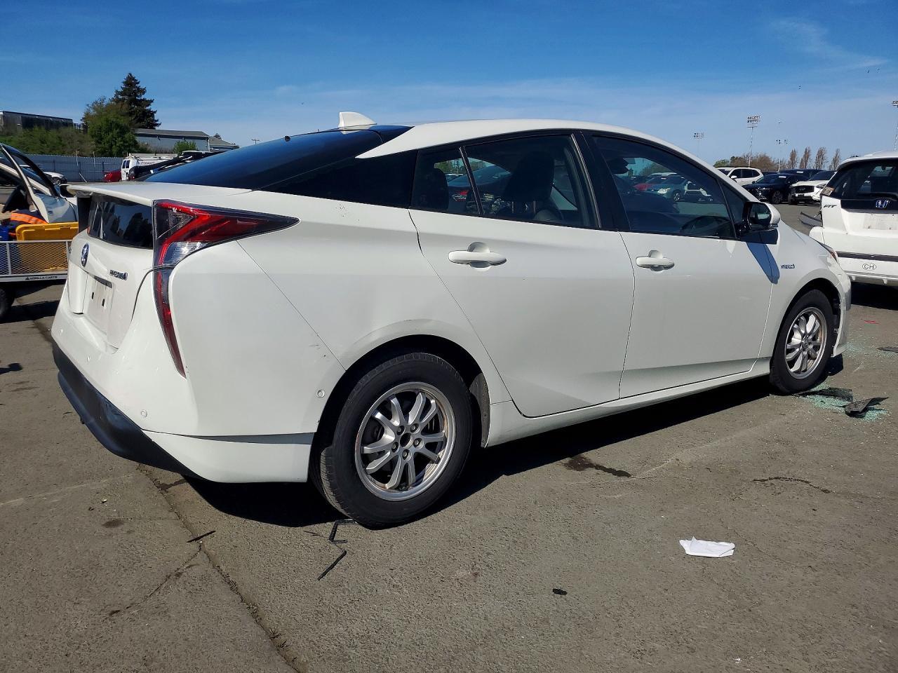 2016 TOYOTA PRIUS