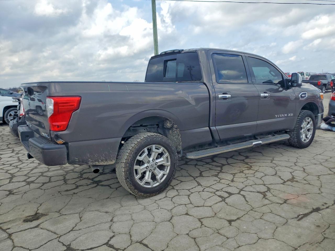 2017 NISSAN Titan