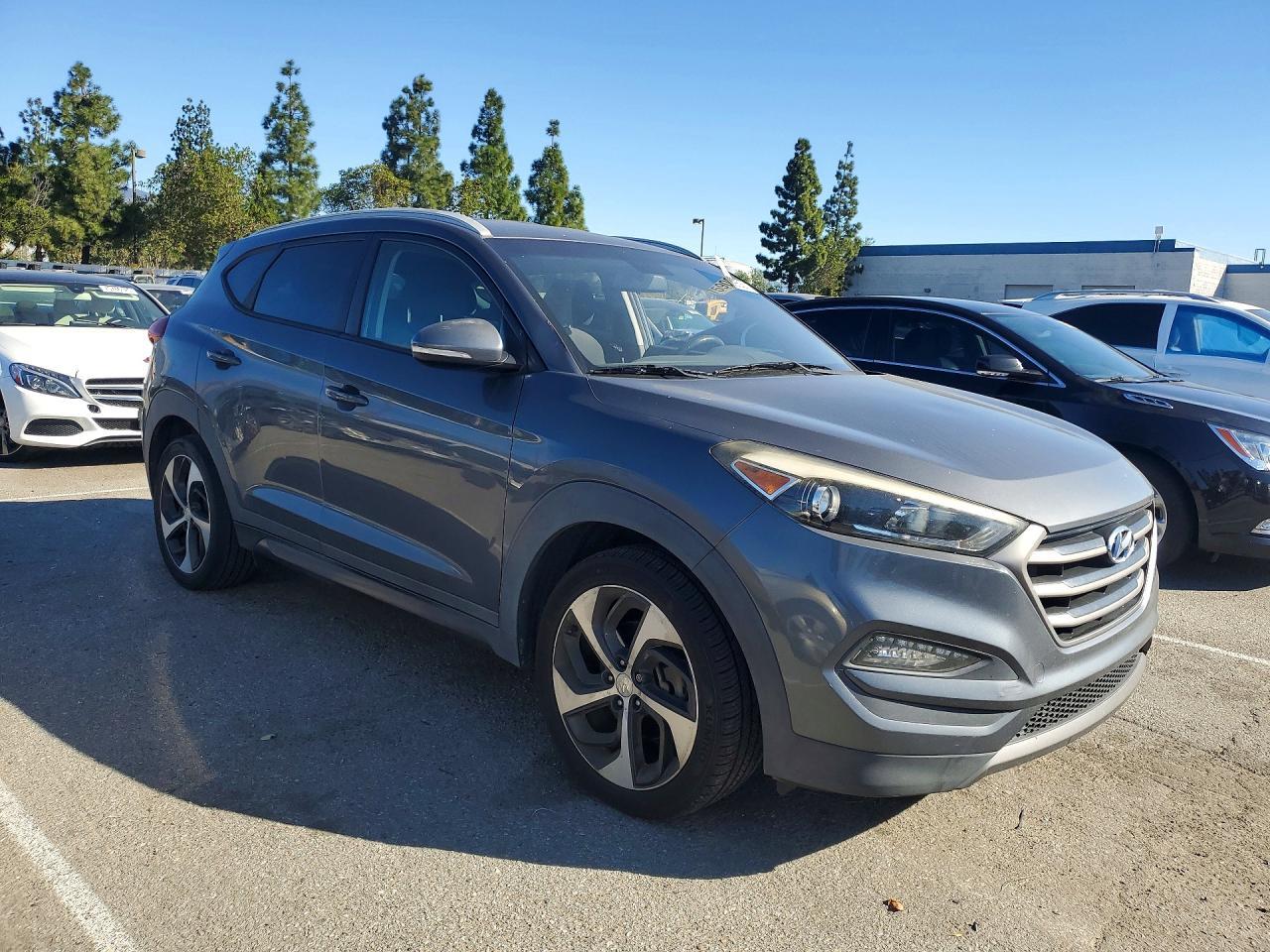 2016 HYUNDAI TUCSON