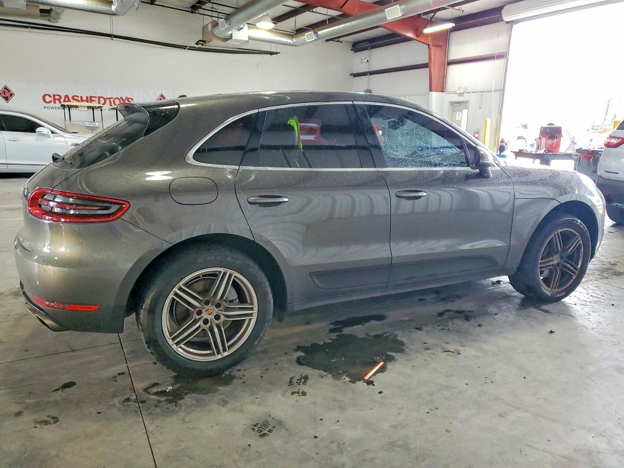 2016 PORSCHE Macan