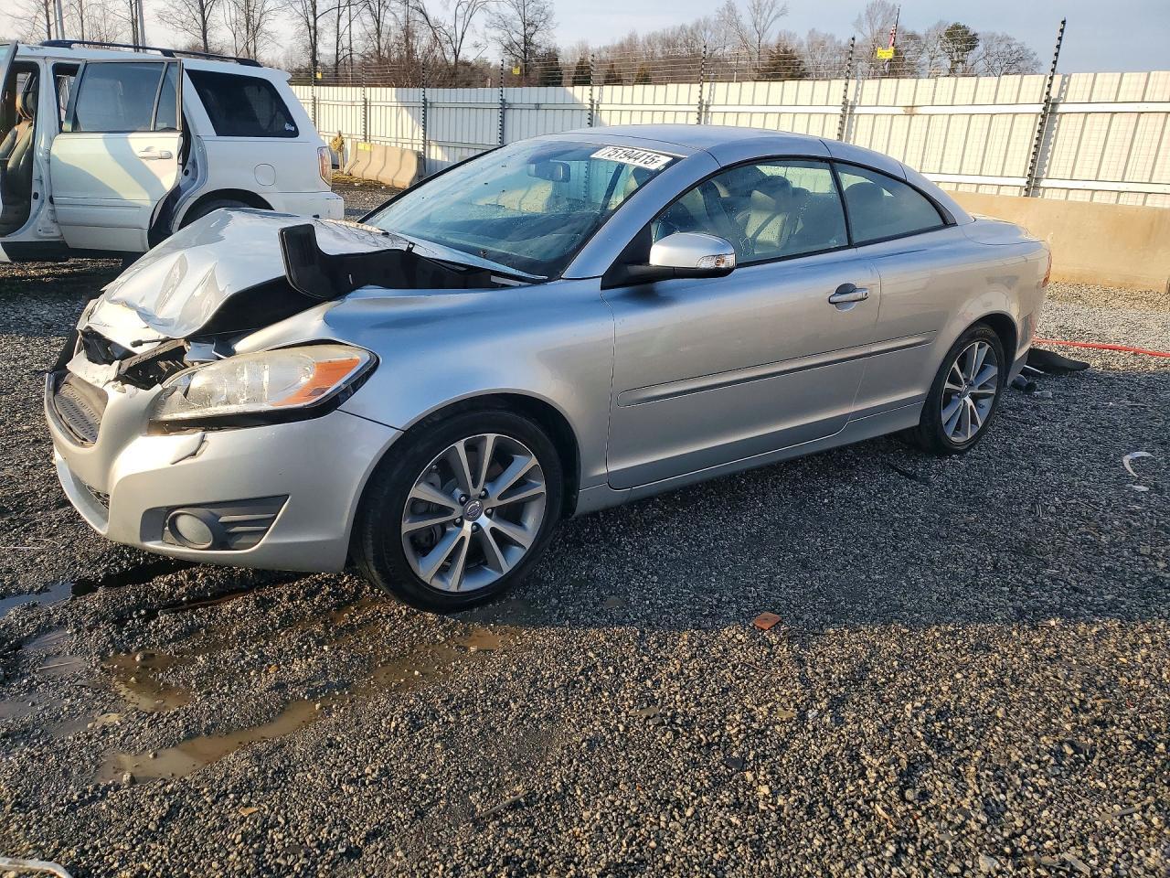 2011 VOLVO C70