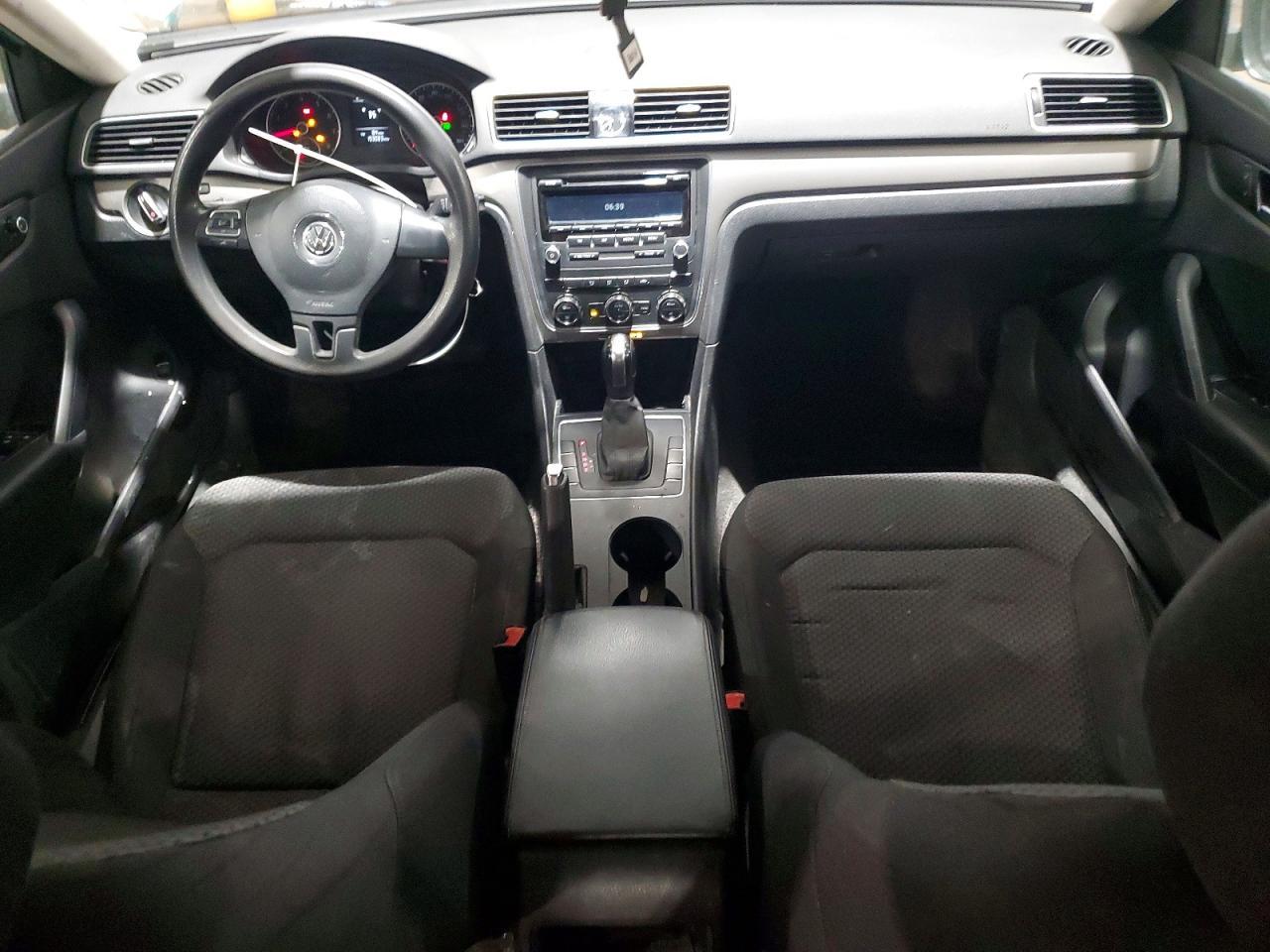 2012 VOLKSWAGEN Passat