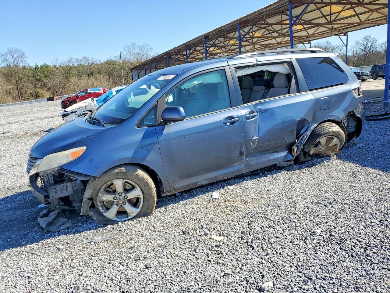 2014 TOYOTA SIENNA