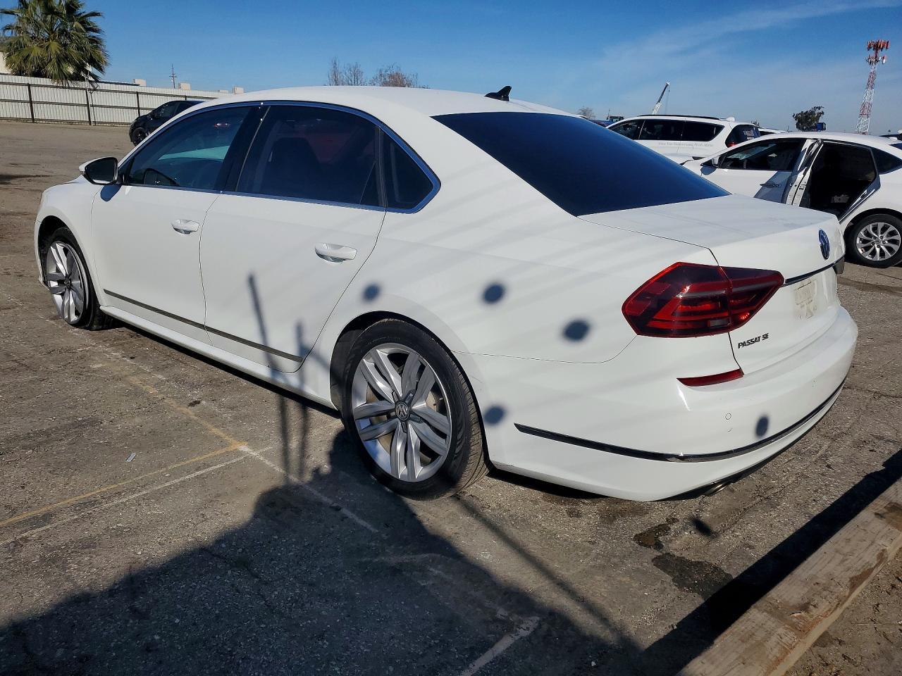 2017 VOLKSWAGEN Passat