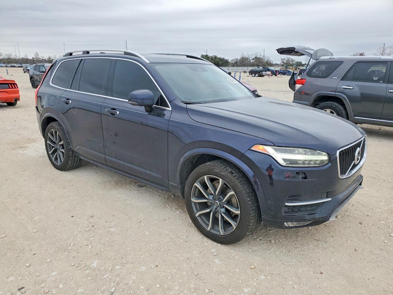 2017 VOLVO XC90