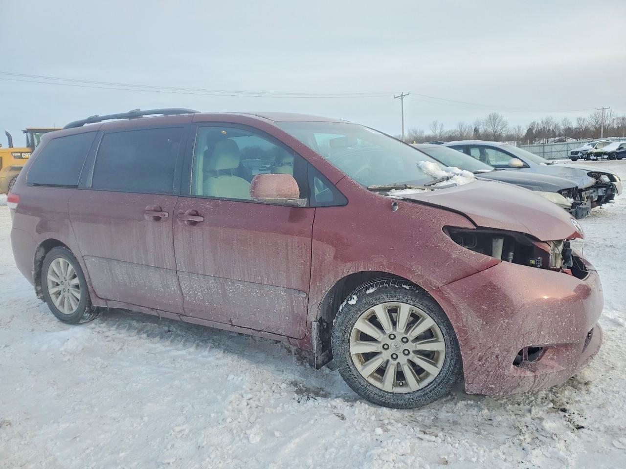 2013 TOYOTA SIENNA