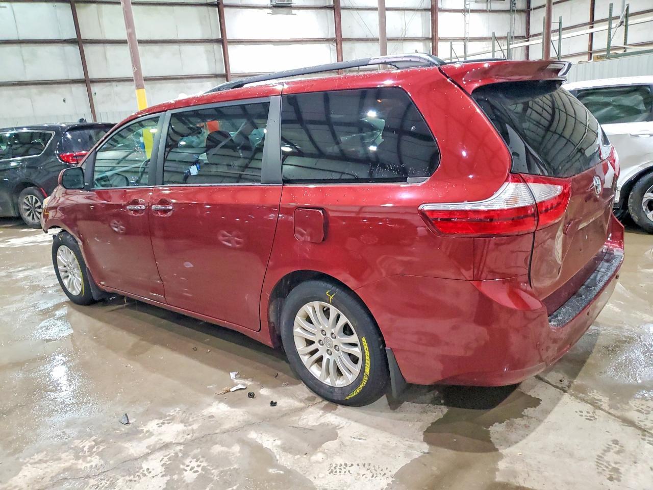 2017 TOYOTA SIENNA