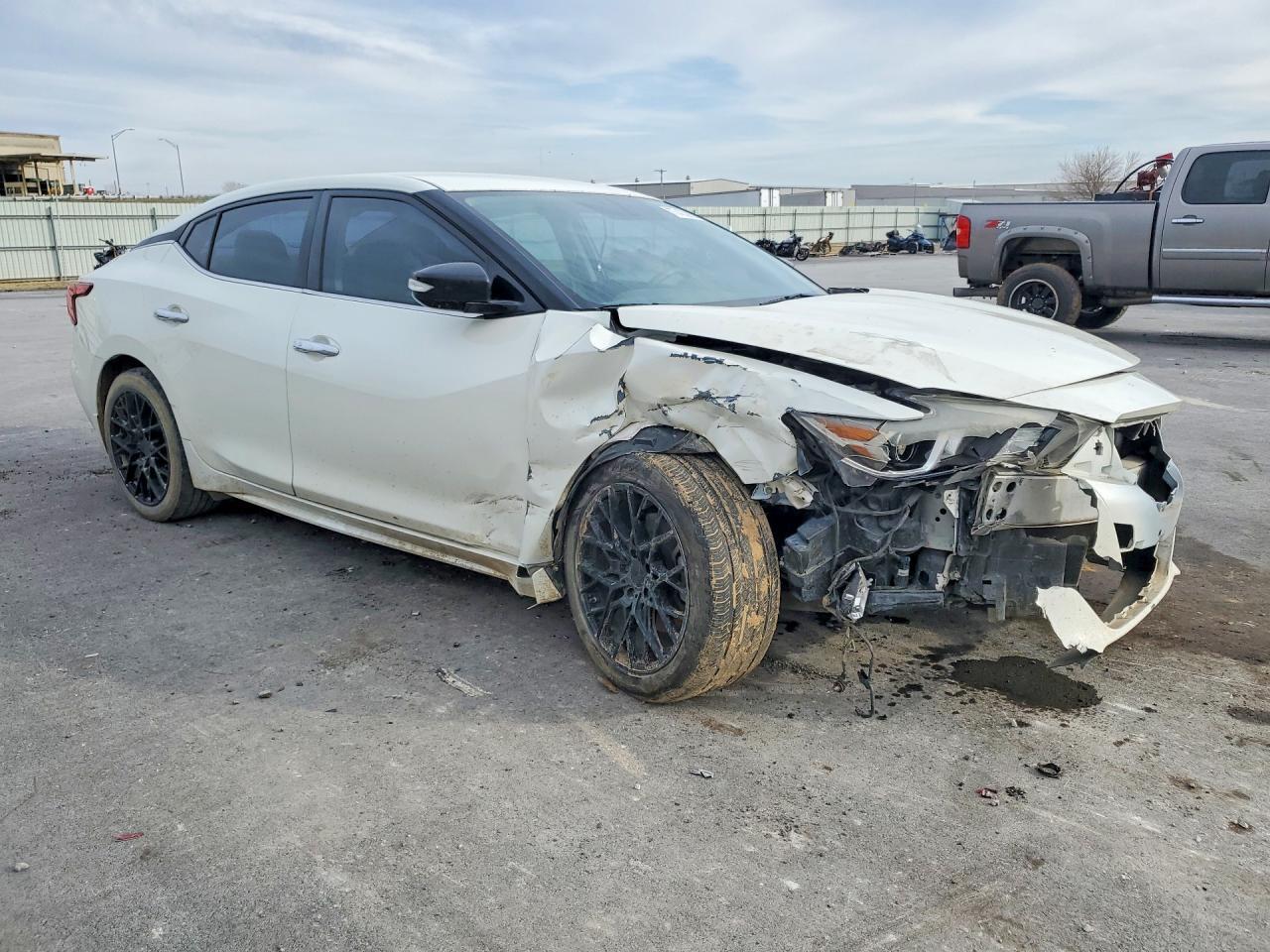 2017 NISSAN Maxima