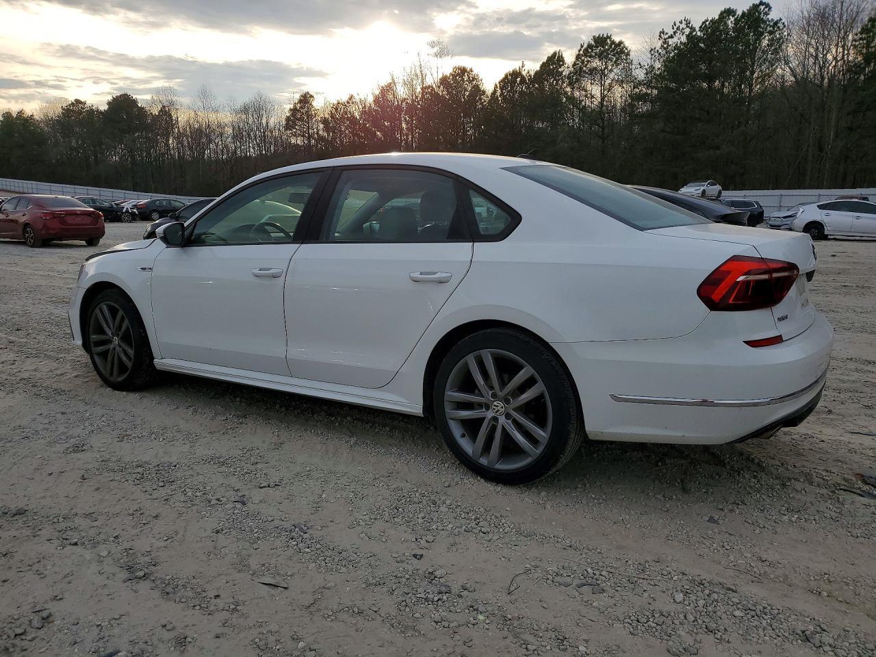 2018 VOLKSWAGEN Passat