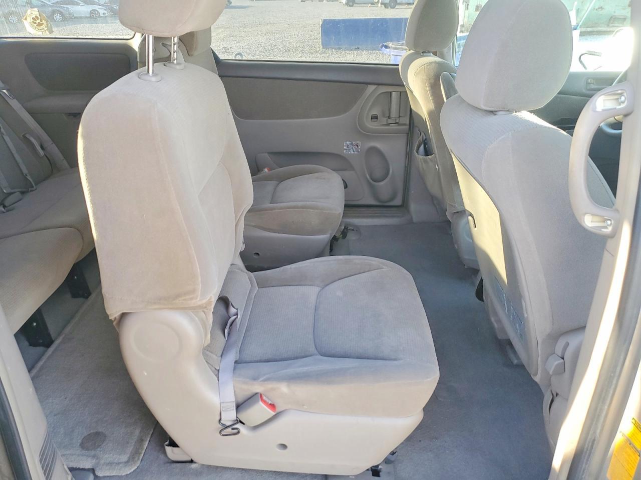 2004 TOYOTA SIENNA