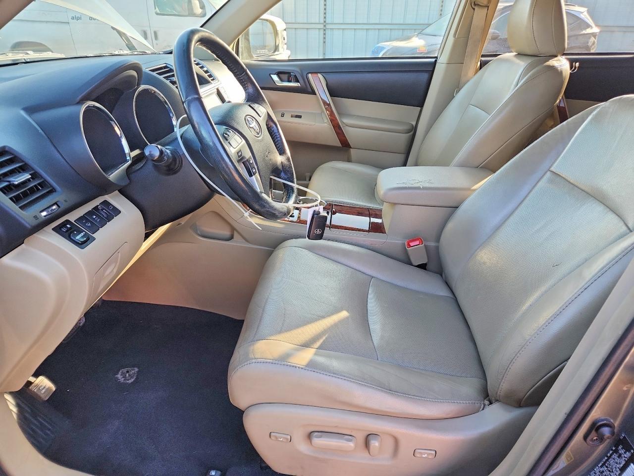 2011 TOYOTA HIGHLANDER