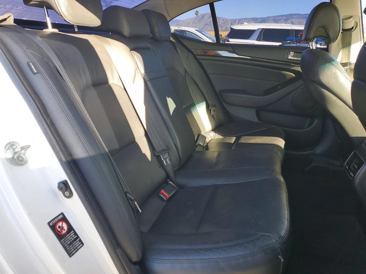 2015 KIA Cadenza