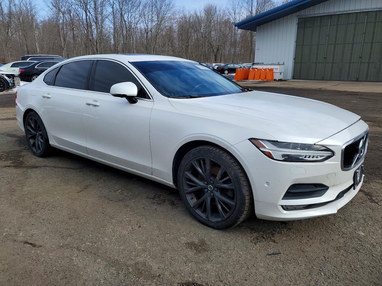 2018 VOLVO S90