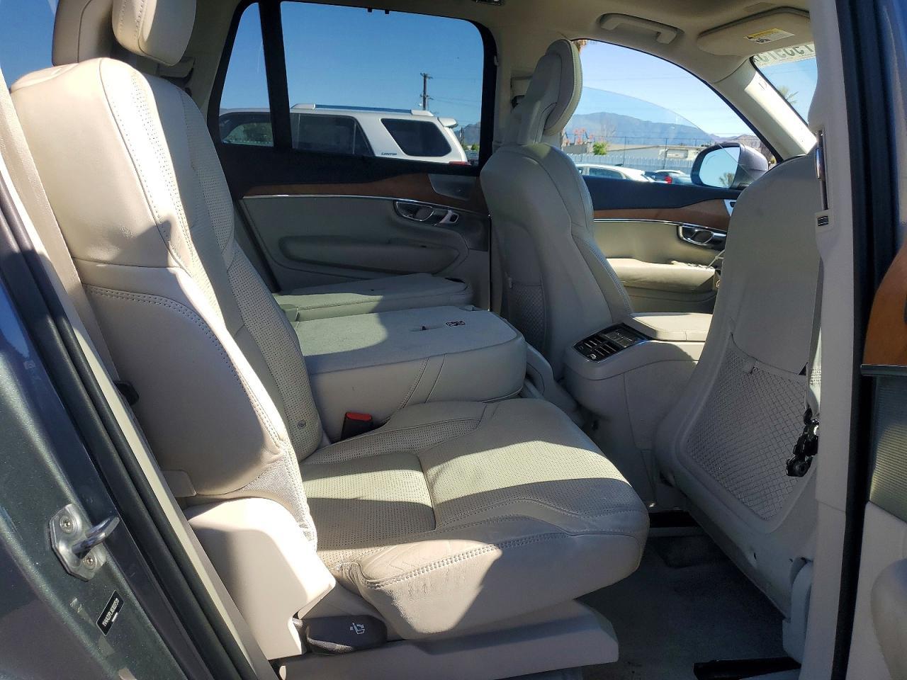 2016 VOLVO XC90