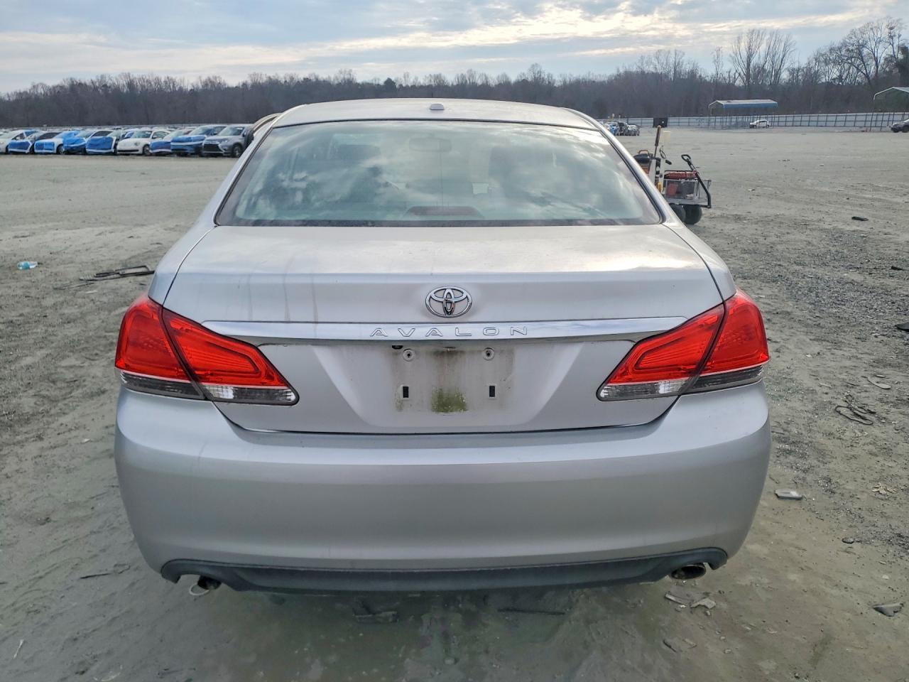 2011 TOYOTA Avalon