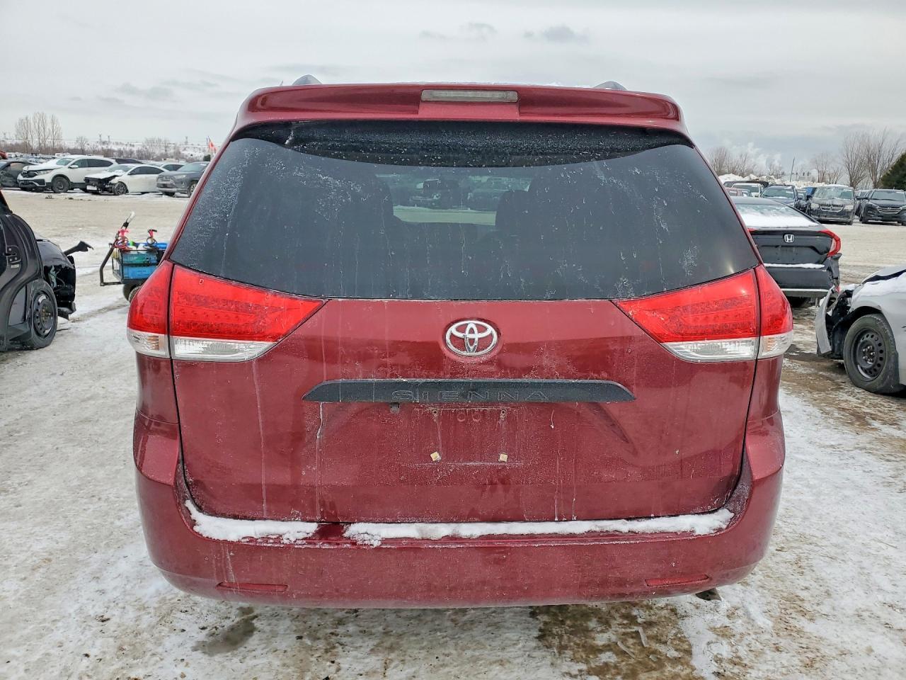 2012 TOYOTA SIENNA